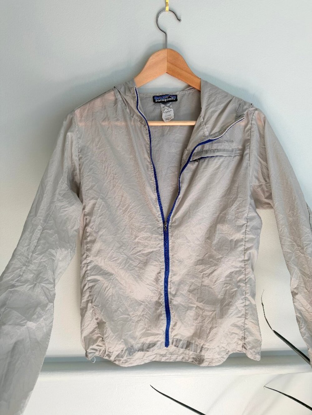 Patagonia Ultra light Womens Houdini Jacket - light grey blue zipper size M